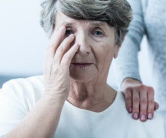 maladie d'alzheimer causes symptômes et traitement