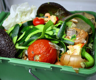 poubelle de déchets restes alimentaires